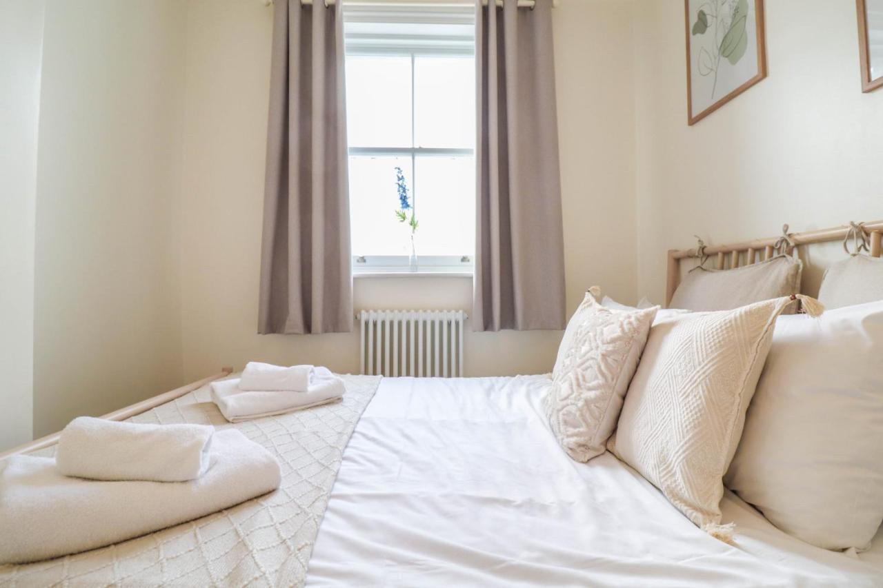 Apartment Right By Oval Station 2-bed Flat ! Free Wifi! *