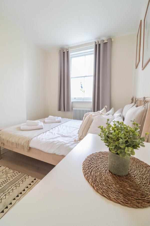 Right By Oval Station 2-bed Flat ! Free Wifi!