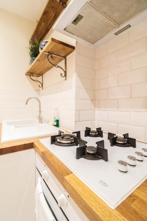 Right By Oval Station 2-bed Flat ! Free Wifi! * London