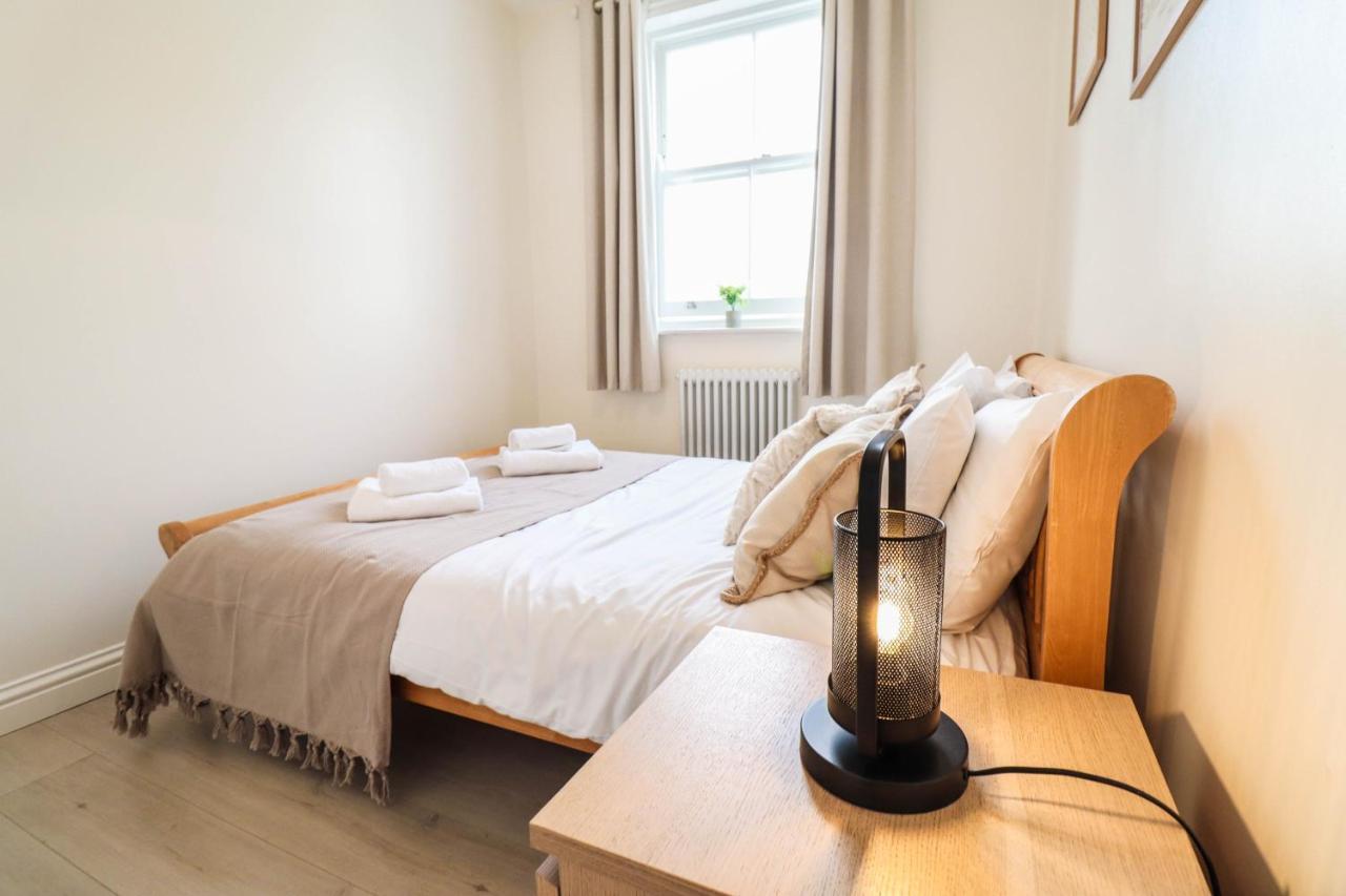 Apartment Right By Oval Station 2-bed Flat ! Free Wifi!