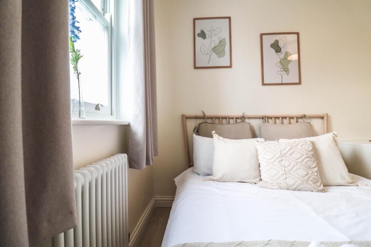 Right By Oval Station 2-bed Flat ! Free Wifi! Apartment London