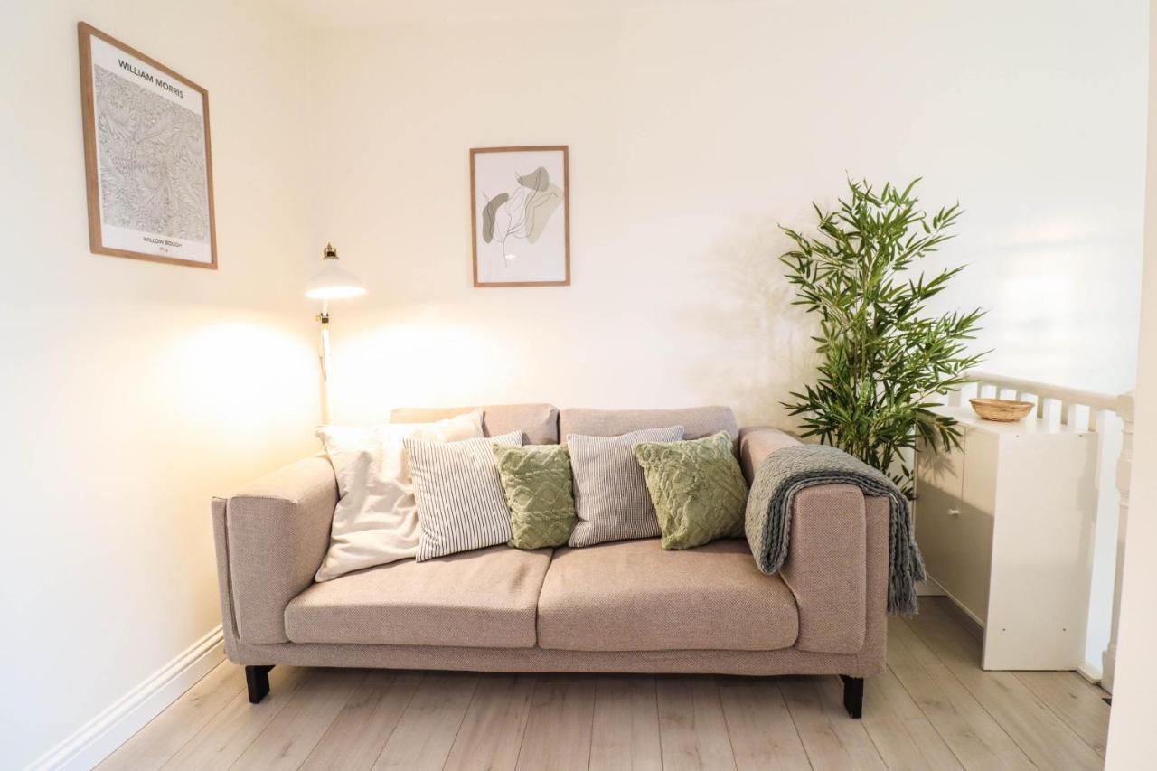 Right By Oval Station 2-bed Flat ! Free Wifi! Apartment *