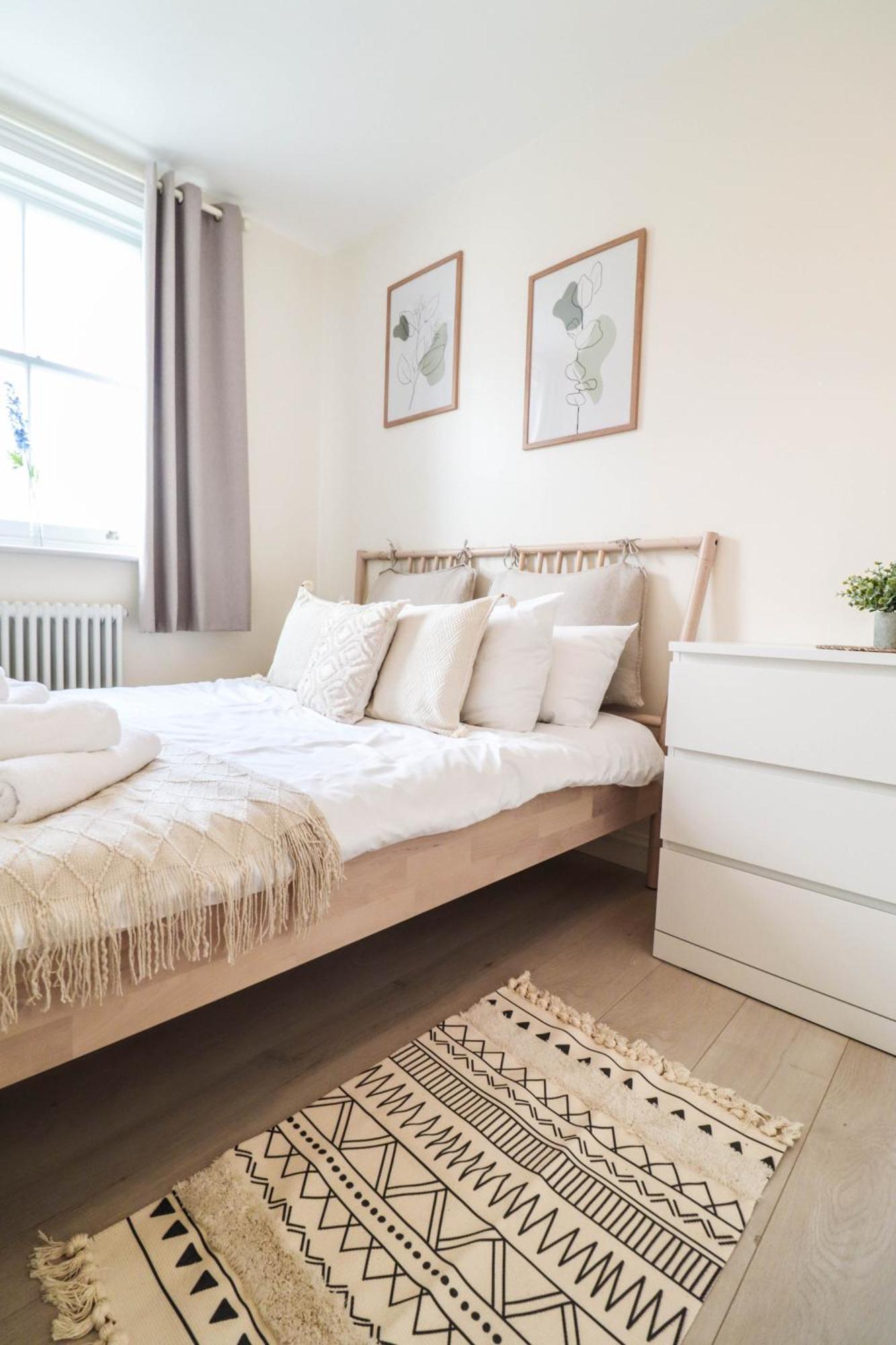 Right By Oval Station 2-bed Flat ! Free Wifi! *